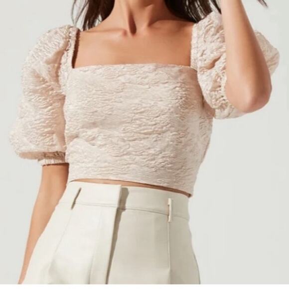 ASTR The Label Tassia Jacquard Puff Sleeve Tie Back Champagne Top SZ L NWT Chic - Picture 12 of 15